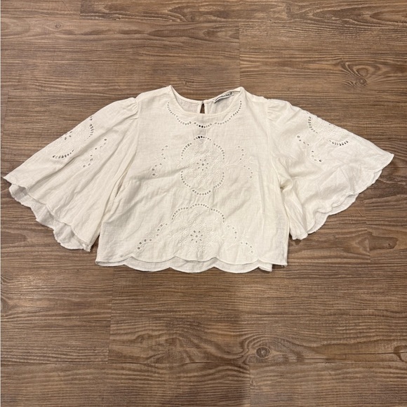 EUC Worn Once! Abercrombie white  Eyelet Angel sleeve Top size Medium ~$80 - Picture 5 of 6